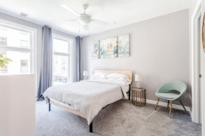 Glamorous Downtown Condo Walk to Restaurants with Parking